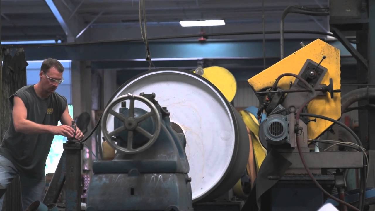 Roll grinding operation